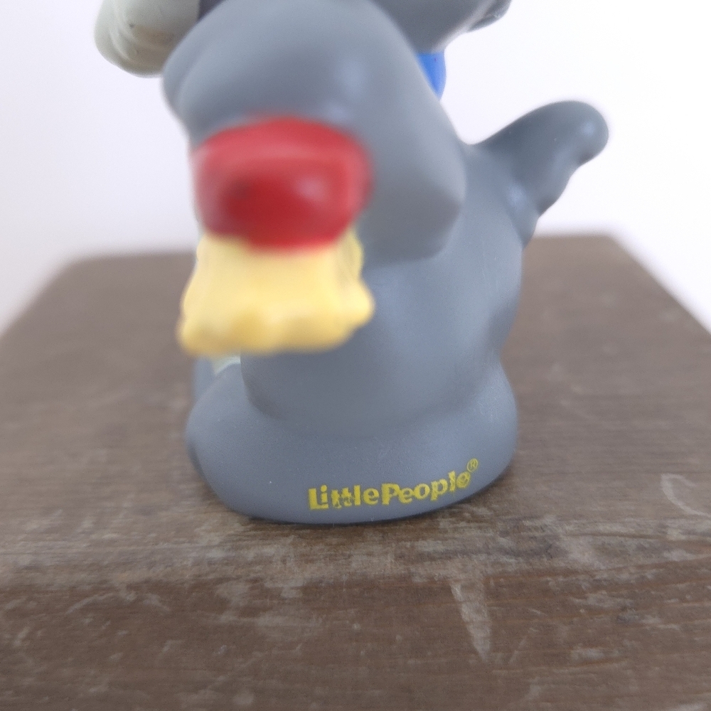 Fisher Price Little People Grey Dog with Car Wash Brush - Picture 5 of 10